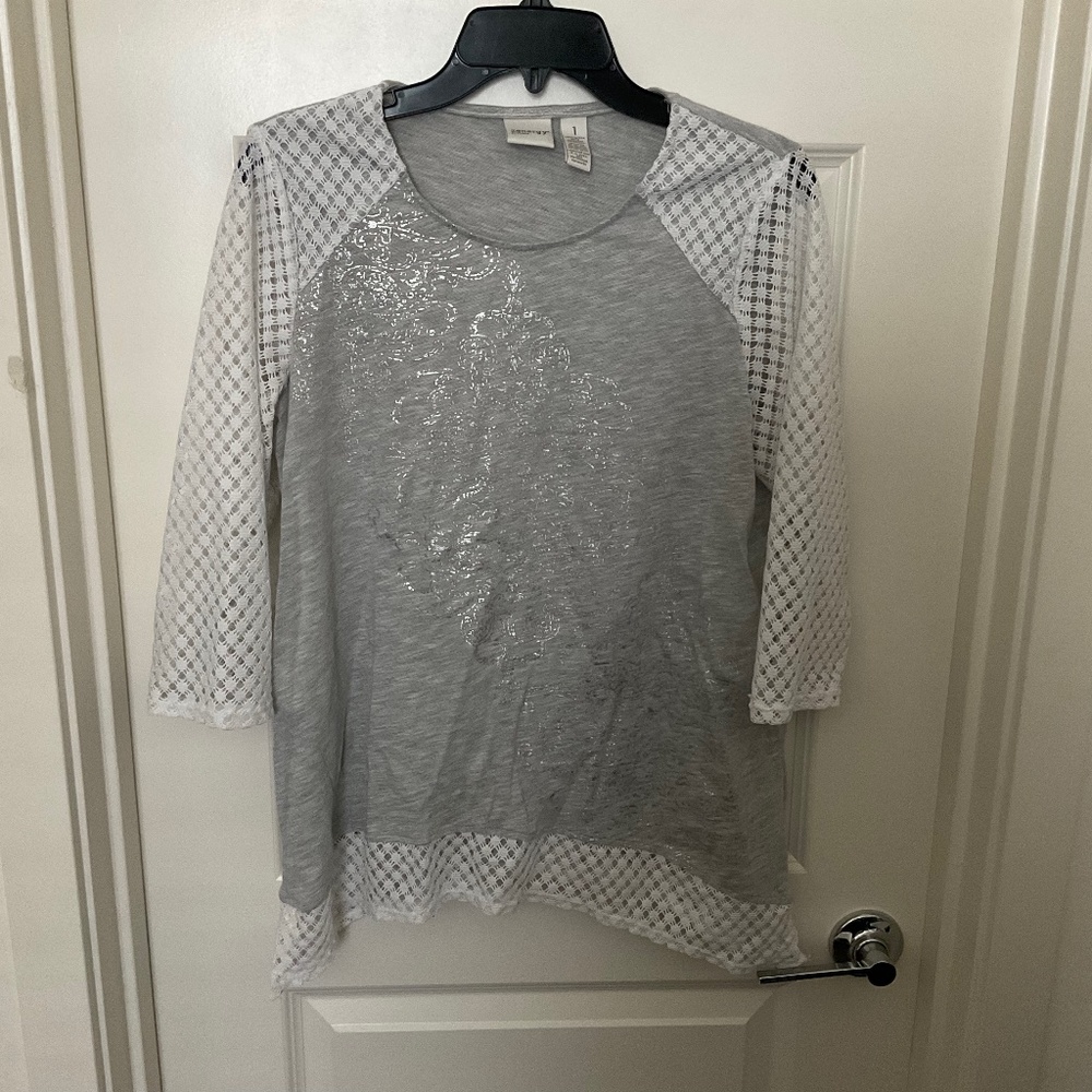 Chico’s Grey/White Graphic Tee - Size 1‎ (Medium)